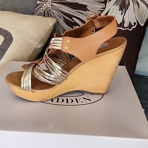 Womens Steve Madden Leather Wedge Shoe Size 8.5